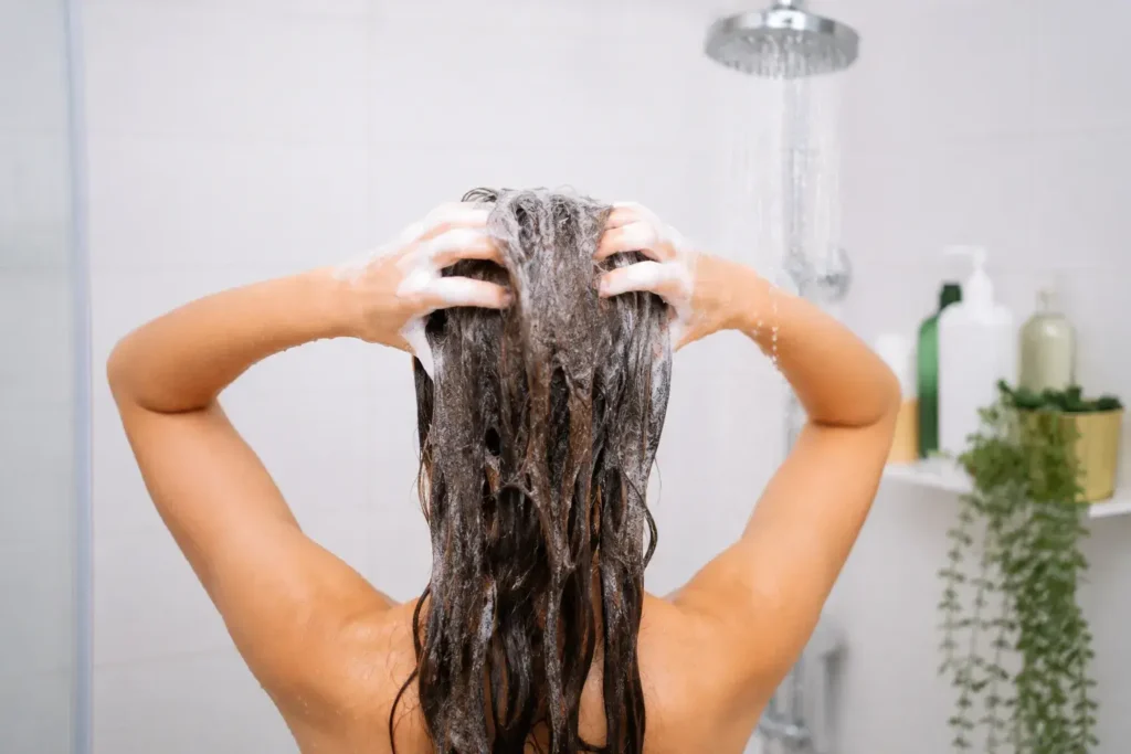 ¿Cada cuánto debo lavarme el cabello? La respuesta depende de tu tipo de cabello